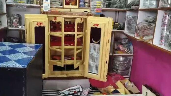 अज्ञात चोरों ने 2 ज्वेलर्स दुकानों में की सेंधमारी, 21 लाख के सोना-चांदी की चोरी
