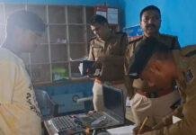 मोतिहारी में दिनदहाड़े CSP संचालक से हथियार के बल पर करीब 50 हजार की लूट मोतिहारी में दिनदहाड़े CSP संचालक से हथियार के बल पर करीब 50 हजार की लूट