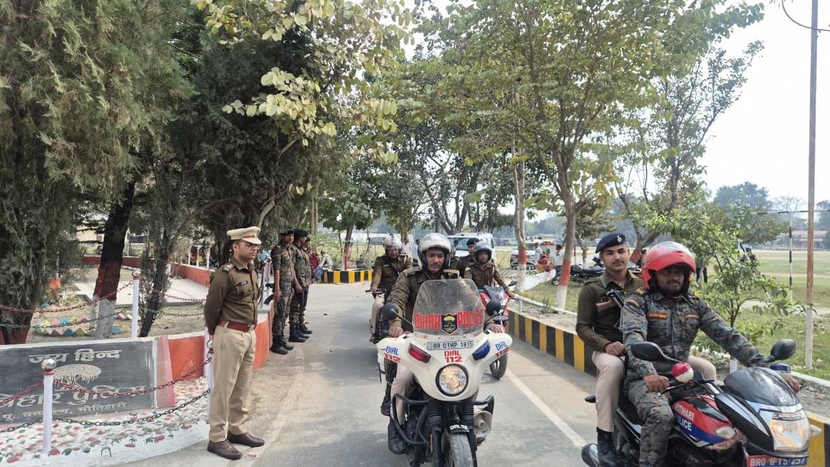 'सूखा नशा और शराब से दूरी, जीवन में खुशहाली जरुरी' पुलिस सप्ताह में निकली 'नशा मुक्ति प्रभात फेरी' | 22Scope News Motihari Police 1 6 22Scope News