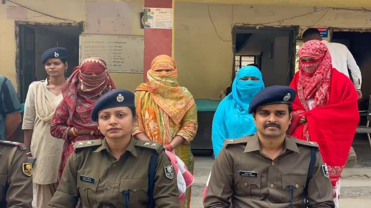 मोतिहारी में संगठित देह व्यापार का बड़ा खुलासा, व्हाट्सऐप व QR कोड से चलता था रैकेट | 22Scope News Motihari Police 1 7 22Scope News