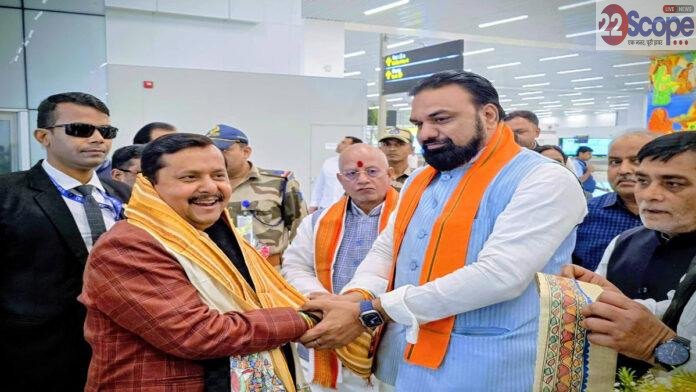 BJP अध्यक्ष नितिन नवीन पटना पहुंचे, एयरपोर्ट पर सम्राट, विजय समेत पार्टी नेताओं ने किया जोरदार स्वागत