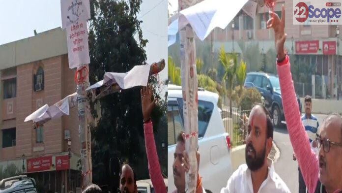 NEET छात्रा मौत मामला : सदन के बाहर राजद व कांग्रेस के सदस्यों ने CM का पुतला लेकर किया प्रदर्शन