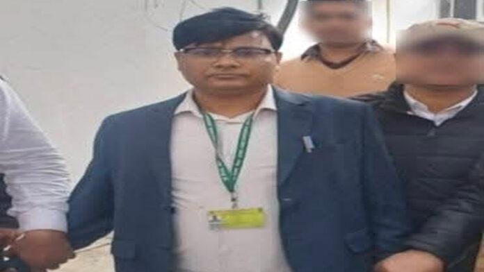 युवा रोजगार एवं कौशल विकास विभाग के सहायक निदेशक पर गिरी गाज, रिश्वत लेते गिरफ्तार