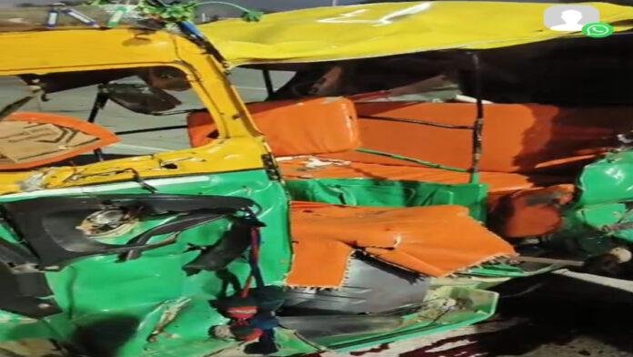 सिक्स लेन पुल पर ऑटो व डंपर की सीधी भिड़ंत, चालक व 2 बच्चे समेत 5 की मौत