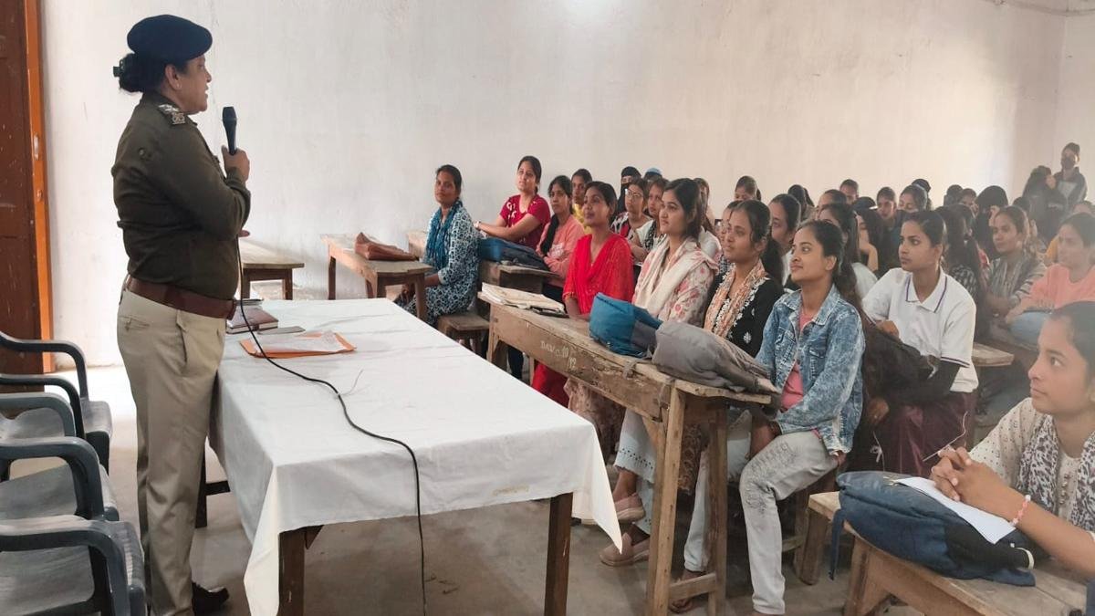 पुलिस सप्ताह-2026 : महिला सुरक्षा व बाल अधिकारों को लेकर सिवान में जागरूकता अभियान, महिला थाना व अभया ब्रिगेड की पहल | 22Scope News Siwan Police 3 22Scope News