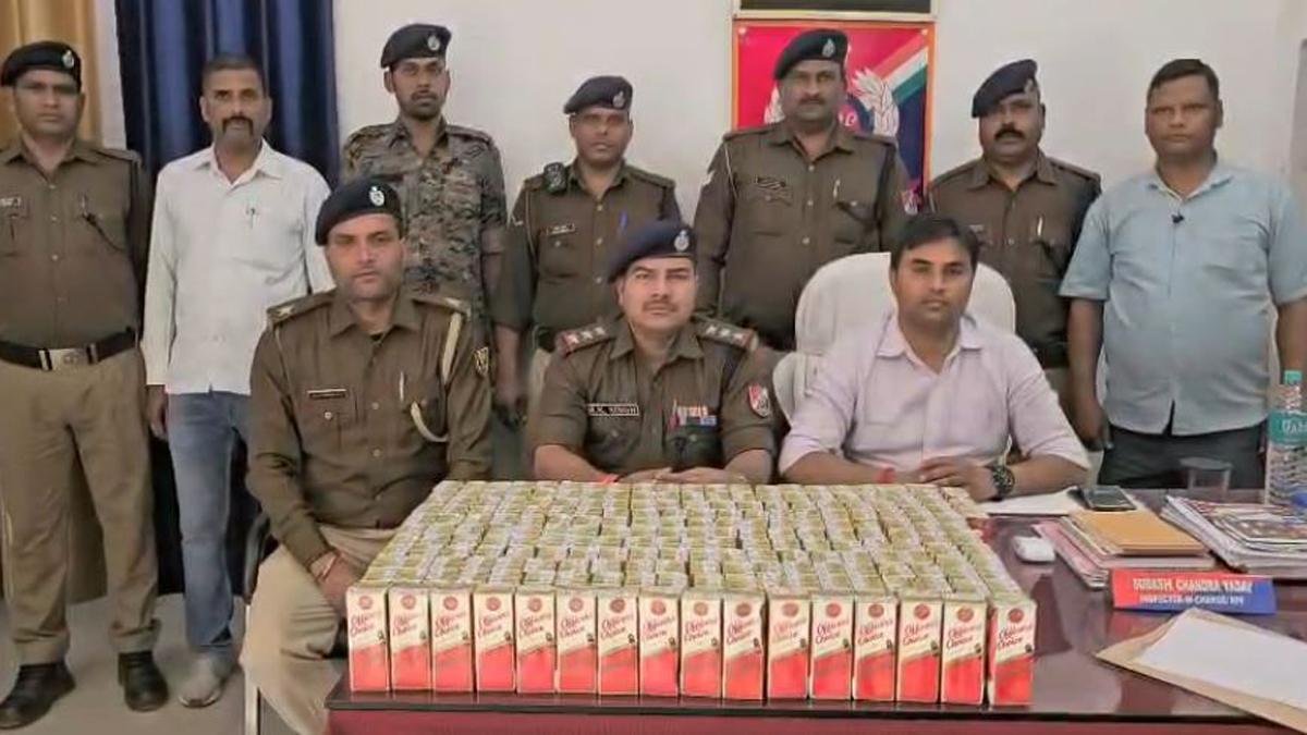 RPF प्रभारी की बड़ी करवाई, होली से पहले शराब के साथ पकड़ा गया माफिया | 22Scope News Siwan Wine 1 2 22Scope News