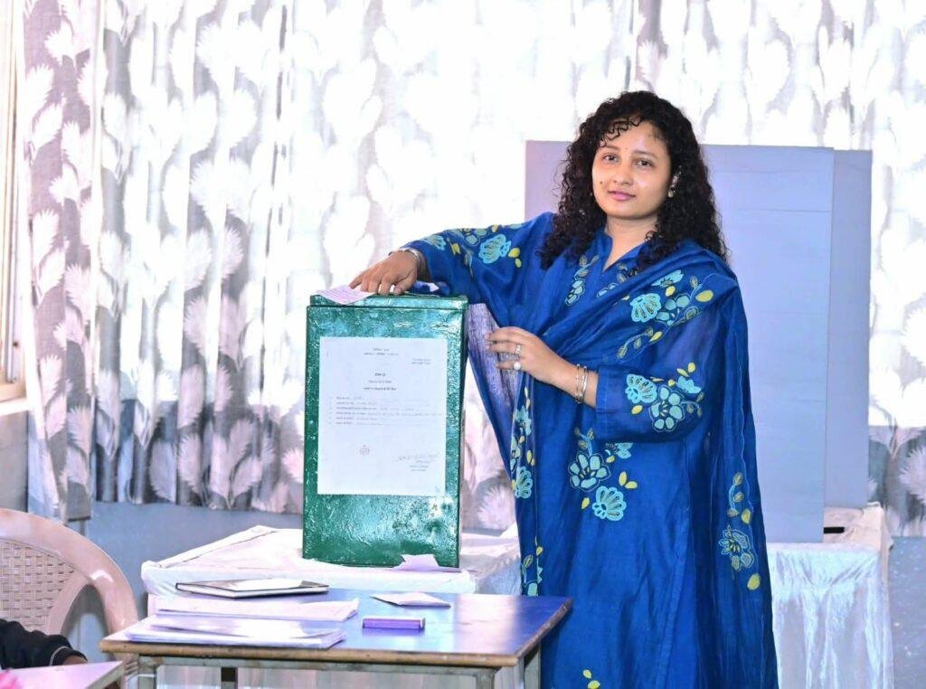 Breaking: CM Hemant Soren और कल्पना सोरेन ने किया मतदान, आम जनता से भी की अपील... | 22Scope News WhatsApp Image 2026 02 23 at 2.15.41 PM 1 22Scope News