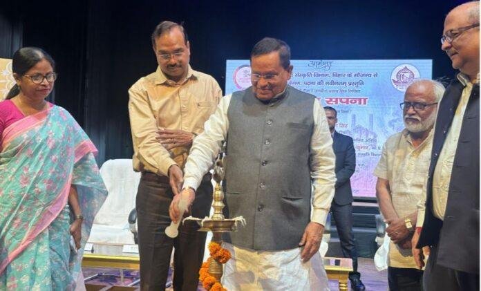 पटना के प्रेमचंद रंगशाला में वीर कुंवर सिंह की गाथा पर आधारित नाटक का प्रभावशाली मंचन