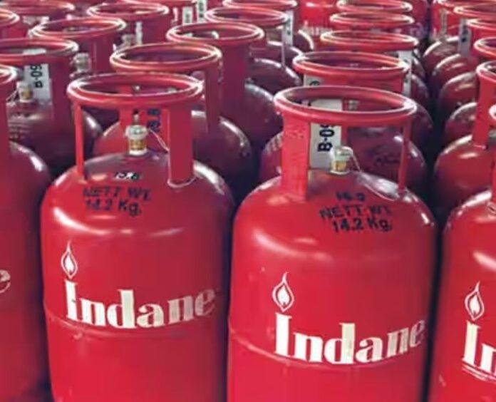 Indane Gas Booking Update: नए नंबर जारी, लंबी लाइन और कनेक्शन संकट से उपभोक्ता परेशान