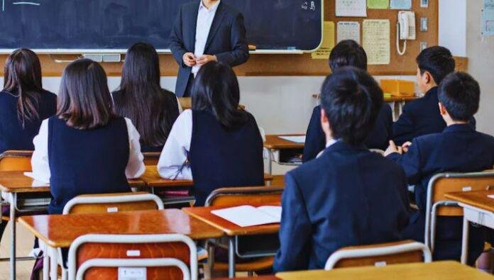 Private School Fees Rule: रांची में निजी स्कूलों पर सख्ती, मनमानी फीस बढ़ाने पर 2.5 लाख तक जुर्माना