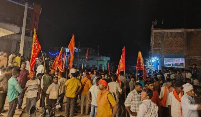 Garhwa Ram Navami Clash: रमकांडा में दो पक्षों के बीच हिंसा, पुलिस ने छोड़े आंसू गैस, इलाका छावनी में तब्दील