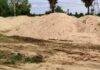 Jharkhand Sand Crisis: 6000 रुपए तक पहुंची बालू की कीमत, Black Market से लोग परेशान Jharkhand Sand Crisis: 6000 रुपए तक पहुंची बालू की कीमत, Black Market से लोग परेशान