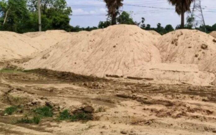 Jharkhand Sand Crisis: 6000 रुपए तक पहुंची बालू की कीमत, Black Market से लोग परेशान