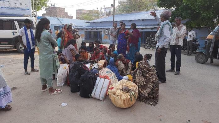 चैती छठ पूजा करने जा रहे श्रद्धालुओं से भरा ट्रैक्टर एंबुलेंस से टकरायी, 30 से 35 लोग घायल