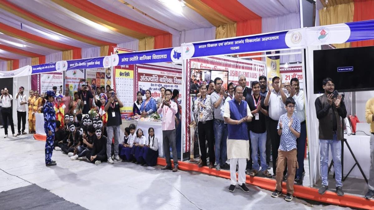 मुख्यमंत्री ने बिहार दिवस समारोह 2026 का दीप प्रज्ज्वलित कर किया उद्घाटन | 22Scope News CM Bihar Diwas 6 22Scope News