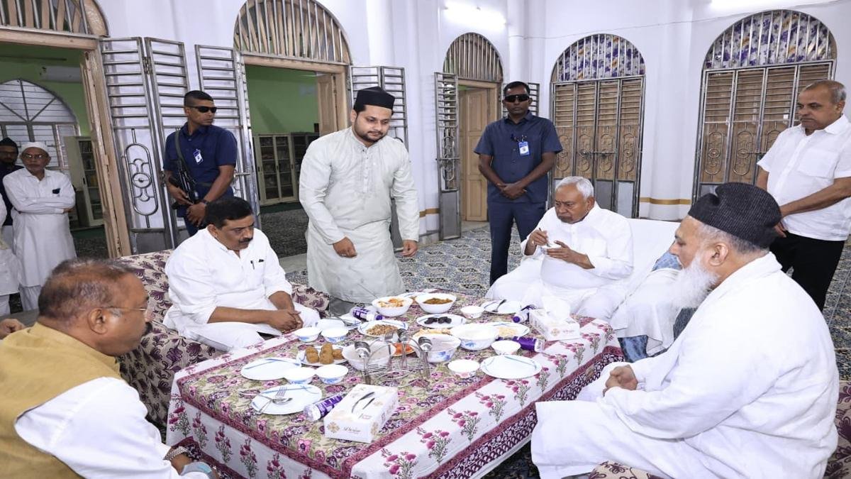 मुख्यमंत्री ने ईद-उल-फितर के अवसर पर विभिन्न जगहों का किया भ्रमण, लोगों से मुलाकात कर दी बधाई व शुभकामनाएं | 22Scope News CM Eid 2 22Scope News