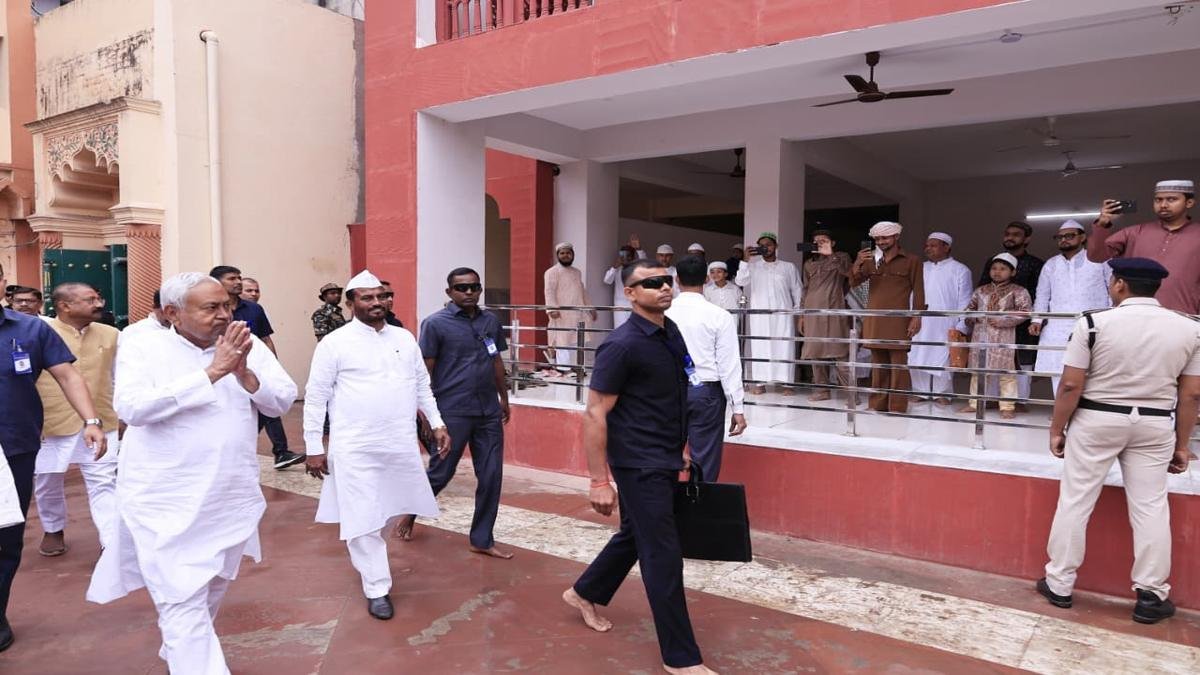 मुख्यमंत्री ने ईद-उल-फितर के अवसर पर विभिन्न जगहों का किया भ्रमण, लोगों से मुलाकात कर दी बधाई व शुभकामनाएं | 22Scope News CM Eid 5 22Scope News