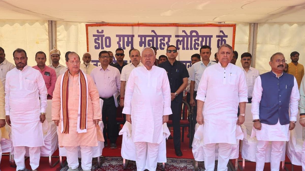 समाजवादी आंदोलन के प्रखर नेता डॉ. राम मनोहर लोहिया को मुख्यमंत्री ने दी भावभीनी श्रद्धांजलि | 22Scope News CM Lohiya 2 22Scope News