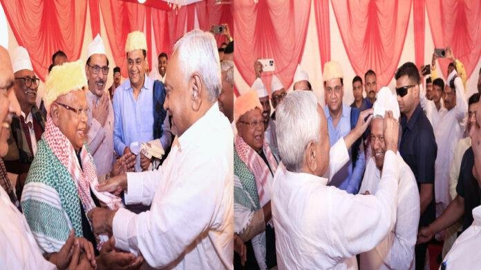 जीतन राम मांझी व मंत्री संतोष कुमार सुमन द्वारा आयोजित दावत-ए-इफ्तार में शामिल हुए मुख्यमंत्री