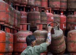 Jharkhand में गैस सिलेंडर मिलने में हो रही परेशानी, इस टोल फ्री नंबर में दर्ज करें शिकायत Jharkhand