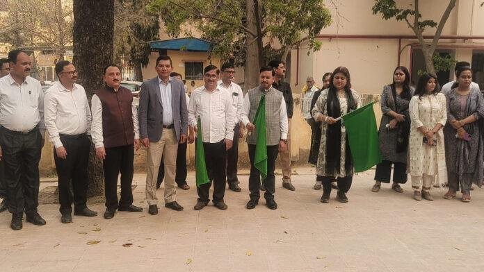 14 मार्च को राष्ट्रीय लोक अदालत, प्रचार वाहन रवाना