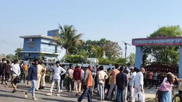 गयाजी-टिकारी रोड पर भीषण सड़क हादसा, आमने-सामने टक्कर में 2 युवकों की मौत, 2 घायल