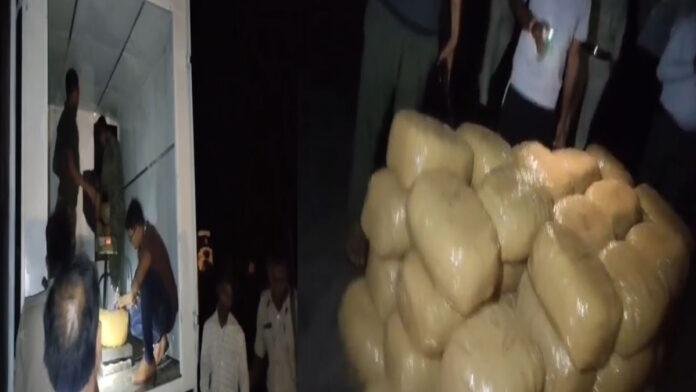 डाक पार्सल लिखा वहान से 394 किलो गांजा जब्त, 2 तस्कर गिरफ्तार