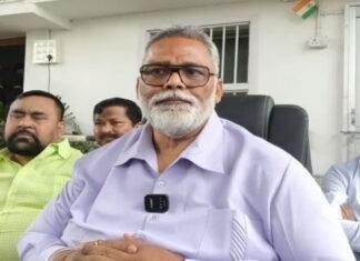 पूर्णिया में पीड़ित परिवार से मिले सांसद पप्पू, अग्निपीड़ित परिवारों को दी आर्थिक सहयता