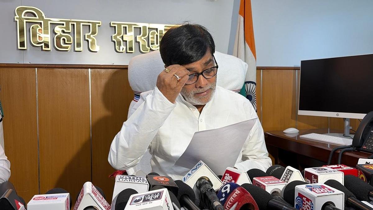 खाद की जमाखोरी पर रखी जाएगी कड़ी नजर, कृषि मंत्री ने अफसरों को दिए सख्त निर्देश, जिलों से प्रत्येक सप्ताहक रिपोर्ट तलब | 22Scope News Mantri Ramkripal Yadav 1 2 22Scope News