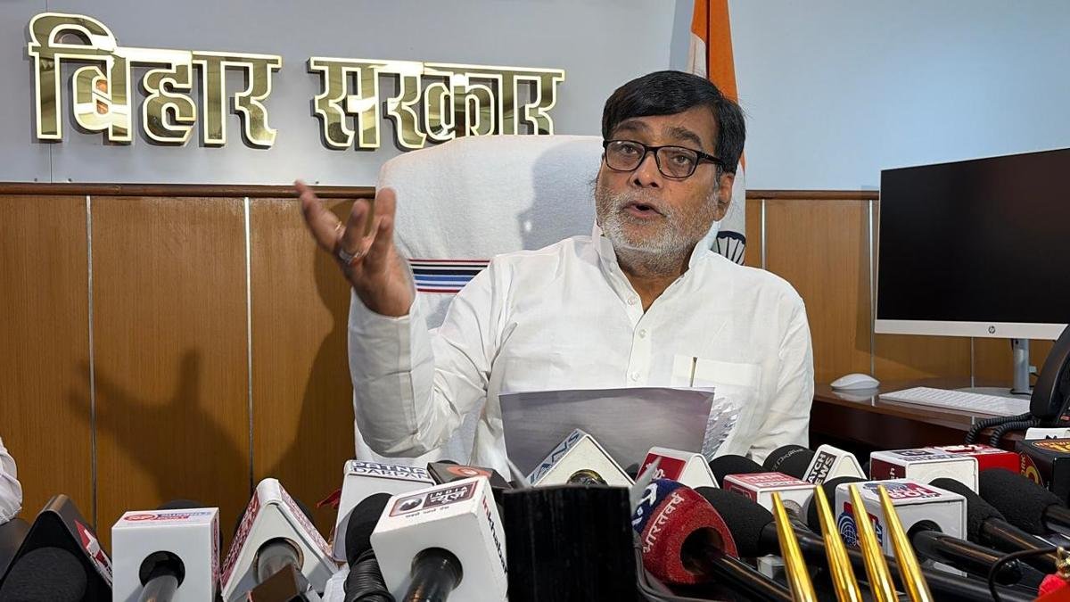 खाद की जमाखोरी पर रखी जाएगी कड़ी नजर, कृषि मंत्री ने अफसरों को दिए सख्त निर्देश, जिलों से प्रत्येक सप्ताहक रिपोर्ट तलब | 22Scope News Mantri Ramkripal Yadav 2 1 22Scope News