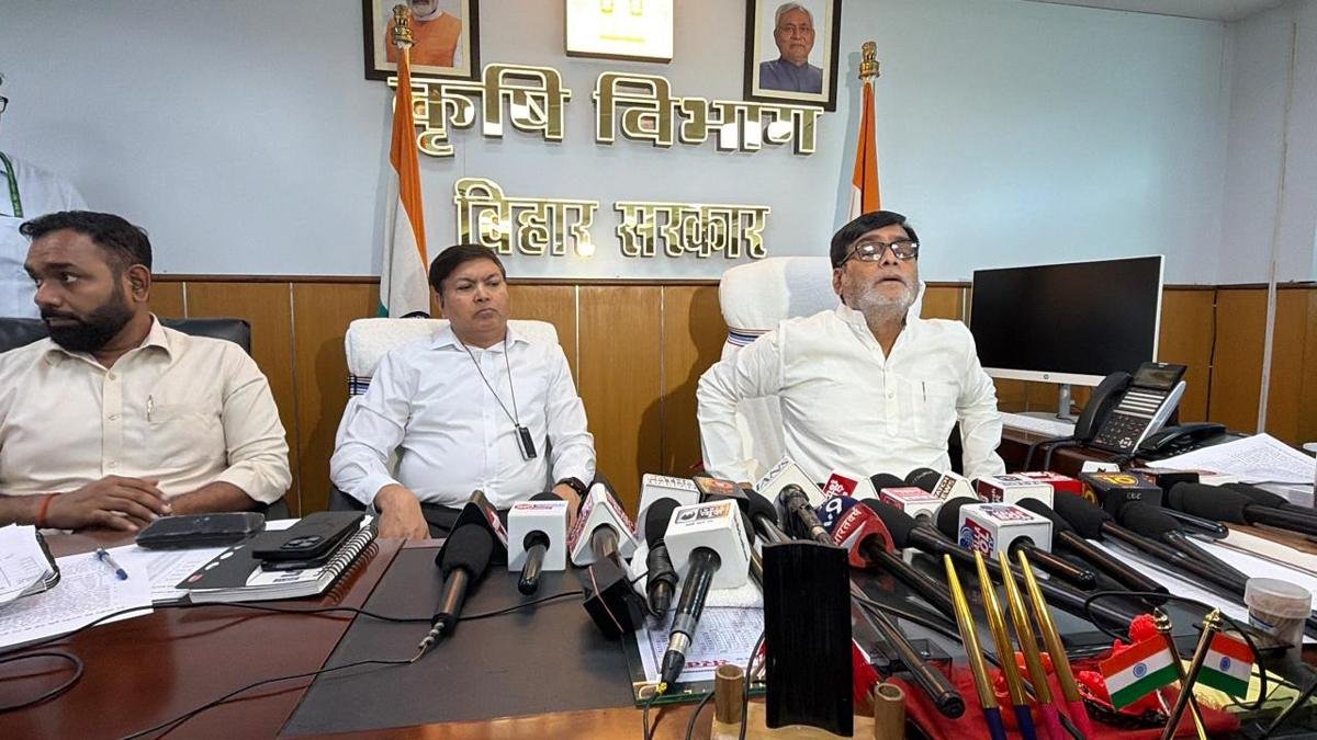 खाद की जमाखोरी पर रखी जाएगी कड़ी नजर, कृषि मंत्री ने अफसरों को दिए सख्त निर्देश, जिलों से प्रत्येक सप्ताहक रिपोर्ट तलब | 22Scope News Mantri Ramkripal Yadav 4 1 22Scope News