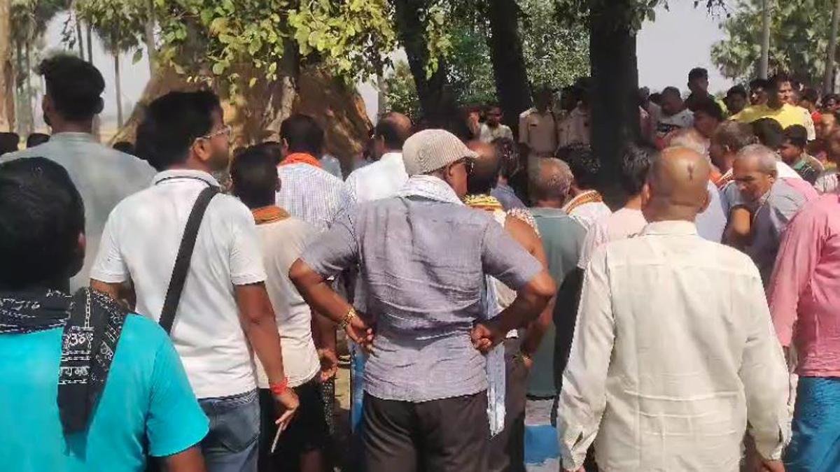 पेड़ से लटका मिला अधेड़ का शव, इलाके में मची सनसनी | 22Scope News Nawada Hatya 1 22Scope News