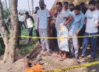 पेड़ से लटका मिला अधेड़ का शव, इलाके में मची सनसनी