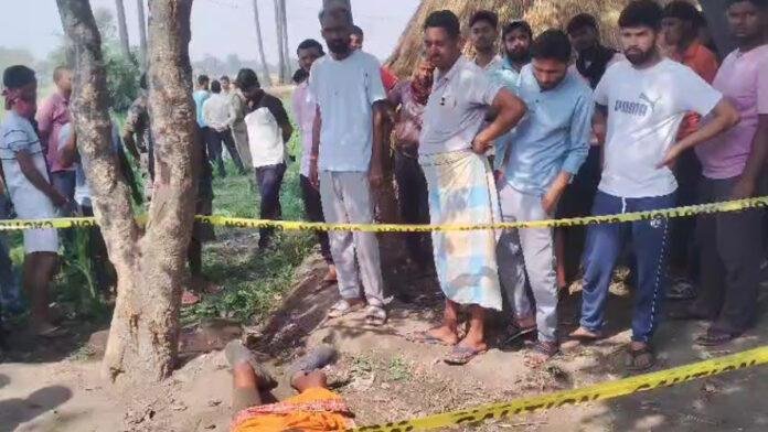 पेड़ से लटका मिला अधेड़ का शव, इलाके में मची सनसनी