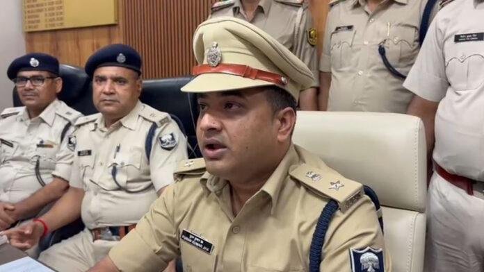 SP की बड़ी कार्रवाई, चोरी की बाइक, कट्टा व कारतूस के साथ शातिर अपराधी गिरफ्तार