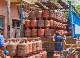Ranchi Gas Supply Update: अब सिर्फ Home Delivery, कालाबाजारी पर सख्ती, PNG शिफ्ट का आदेश Ranchi Gas Supply Update: अब सिर्फ Home Delivery, कालाबाजारी पर सख्ती, PNG शिफ्ट का आदेश