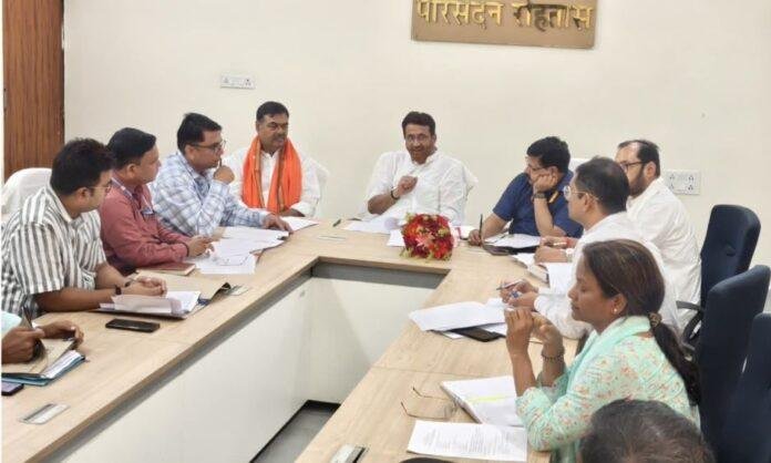 Migrant Workers Support: खाड़ी देशों में फंसे श्रमिकों को हर संभव मदद, मंत्री संजय सिंह टाइगर का निर्देश