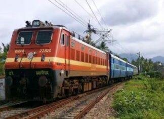 Railway Chaos: सिपाही भर्ती परीक्षा में उमड़ी भीड़ से रांची स्टेशन पर बेकाबू हालात, ट्रेनों में ठसाठस भीड़ Railway Chaos: सिपाही भर्ती परीक्षा में उमड़ी भीड़ से रांची स्टेशन पर बेकाबू हालात, ट्रेनों में ठसाठस भीड़