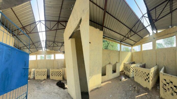 पनवारी गांव में शोपीस बना कुड़ा अपशिष्ट केंद्र, स्वच्छ भारत मिशन के तहत हुआ था निर्माण