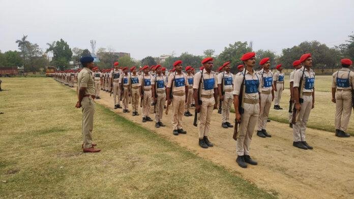 भोजपुर SP ने प्रशिक्षण प्राप्त कर रहे नवनियुक्त सिपाहियों की परेड का किया निरीक्षण