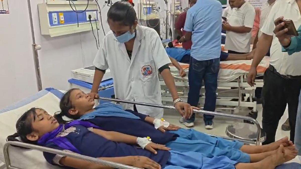 मिड-डे-मील भोजन खाने के बाद 15 बच्चों की बिगड़ी तबीयत, सदर अस्पताल में भर्ती | 22Scope News Bhagalpur Child 1 22Scope News