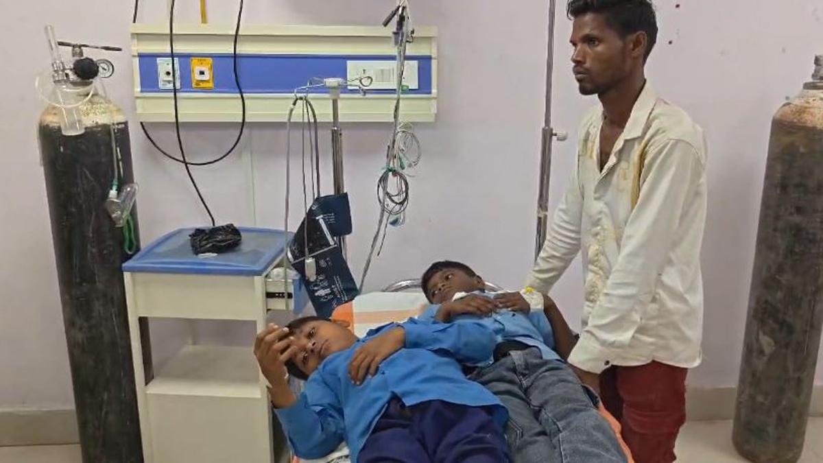 मिड-डे-मील भोजन खाने के बाद 15 बच्चों की बिगड़ी तबीयत, सदर अस्पताल में भर्ती | 22Scope News Bhagalpur Child 3 22Scope News