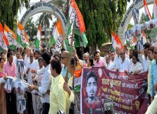 बिहारी अस्मिता पर हमले व रोशनी को न्याय की मांग को लेकर कांग्रेस पार्टी का जोरदार विरोध प्रदर्शन, शाह व सम्राट का किया पुतला दहन