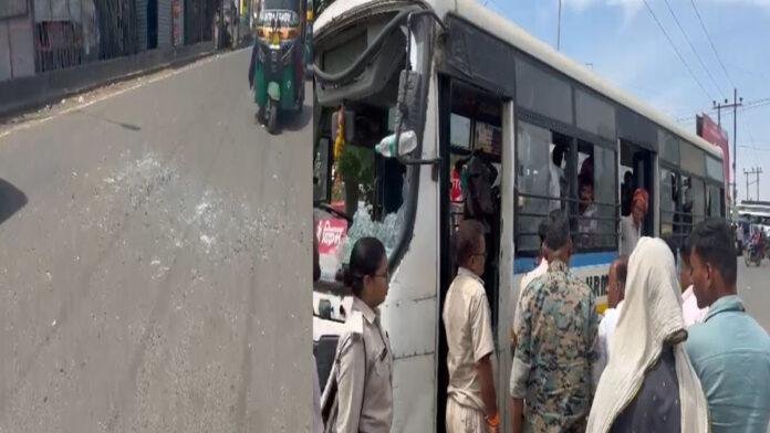 हमलावरों ने चालक, कंडक्टर व यात्रियों के साथ की मारपीट, छीने पैसे, फोड़ डाले बस के शीशे