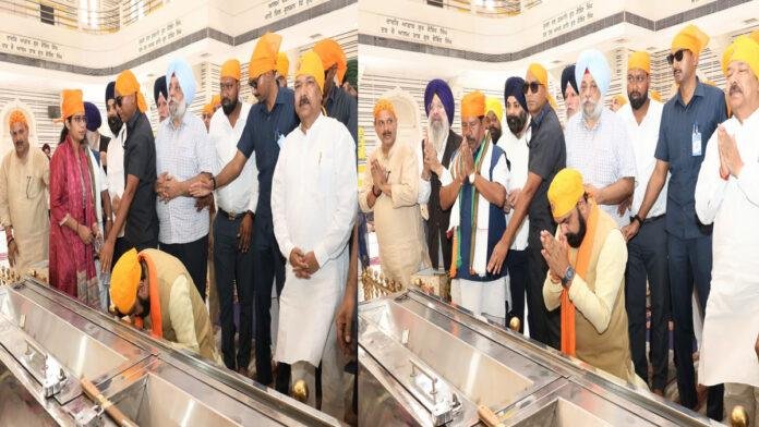 मुख्यमंत्री ने तख्त श्री हरिमंदिर जी में मत्था टेका, की राज्य के सुख, शांति व समृद्धि की कामना