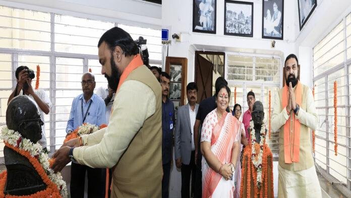 मुख्यमंत्री ने कहा- PM व नीतीश 'जेपी' के सपने को कर रहे साकार