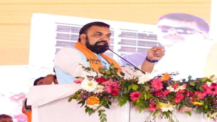 CM का ऐलान, दिवगंत अधिकारी कृष्ण भूषण का राजकीय सम्मान से होगा अंतिम संस्कार, 25 लाख सहायता