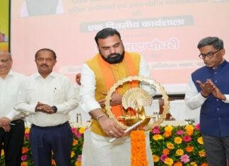 'पंचायतों में महीने के पहले व तीसरे मंगलवार को अधिकारी सहयोग शिविर लगाकर लोगों की समस्याओं का समाधान 30 दिनों के अंदर करें'