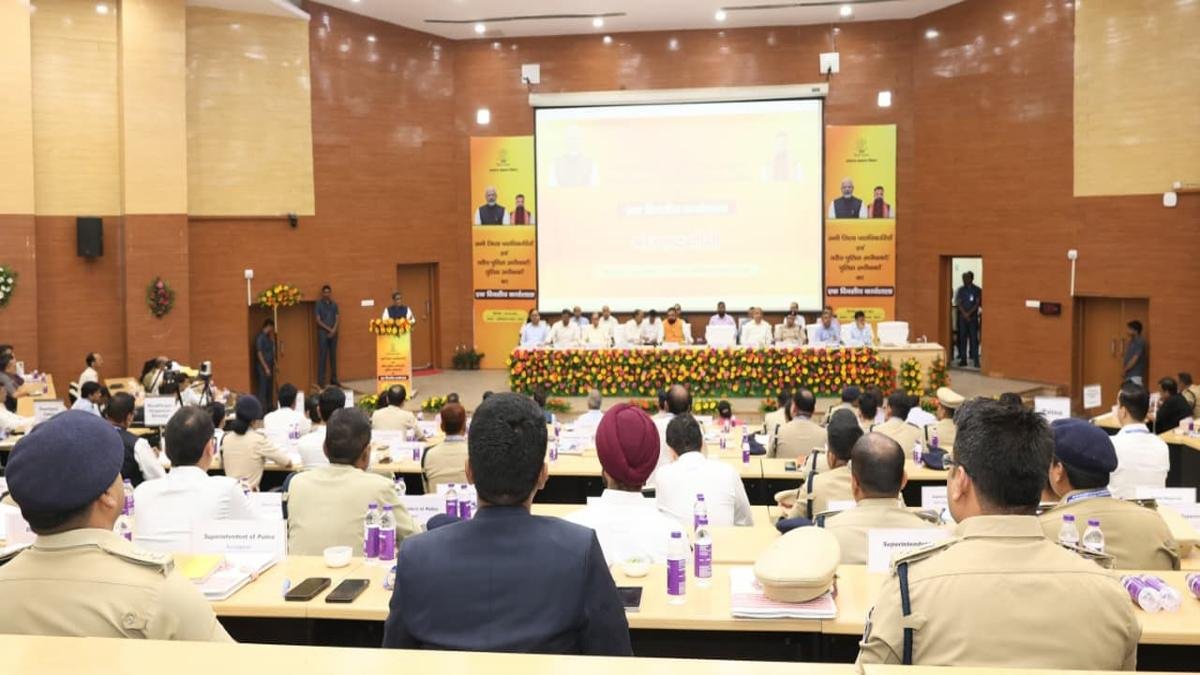 'पंचायतों में महीने के पहले व तीसरे मंगलवार को अधिकारी सहयोग शिविर लगाकर लोगों की समस्याओं का समाधान 30 दिनों के अंदर करें' | 22Scope News CM Samrat Meeting 5 22Scope News