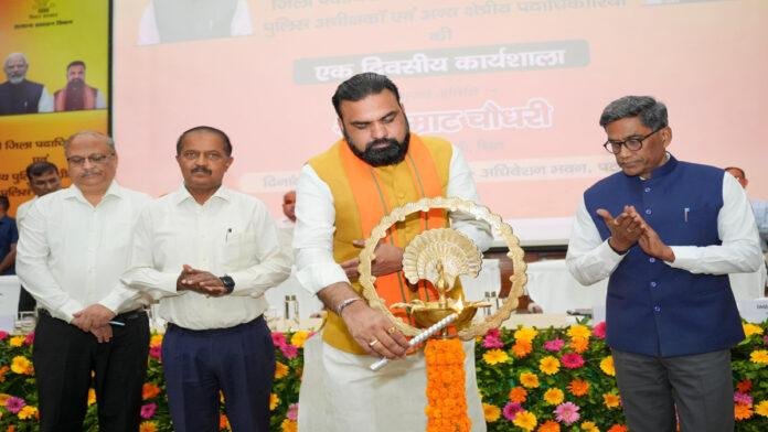 CM Samrat-Meeting 'पंचायतों में महीने के पहले व तीसरे मंगलवार को अधिकारी सहयोग शिविर लगाकर लोगों की समस्याओं का समाधान 30 दिनों के अंदर करें'